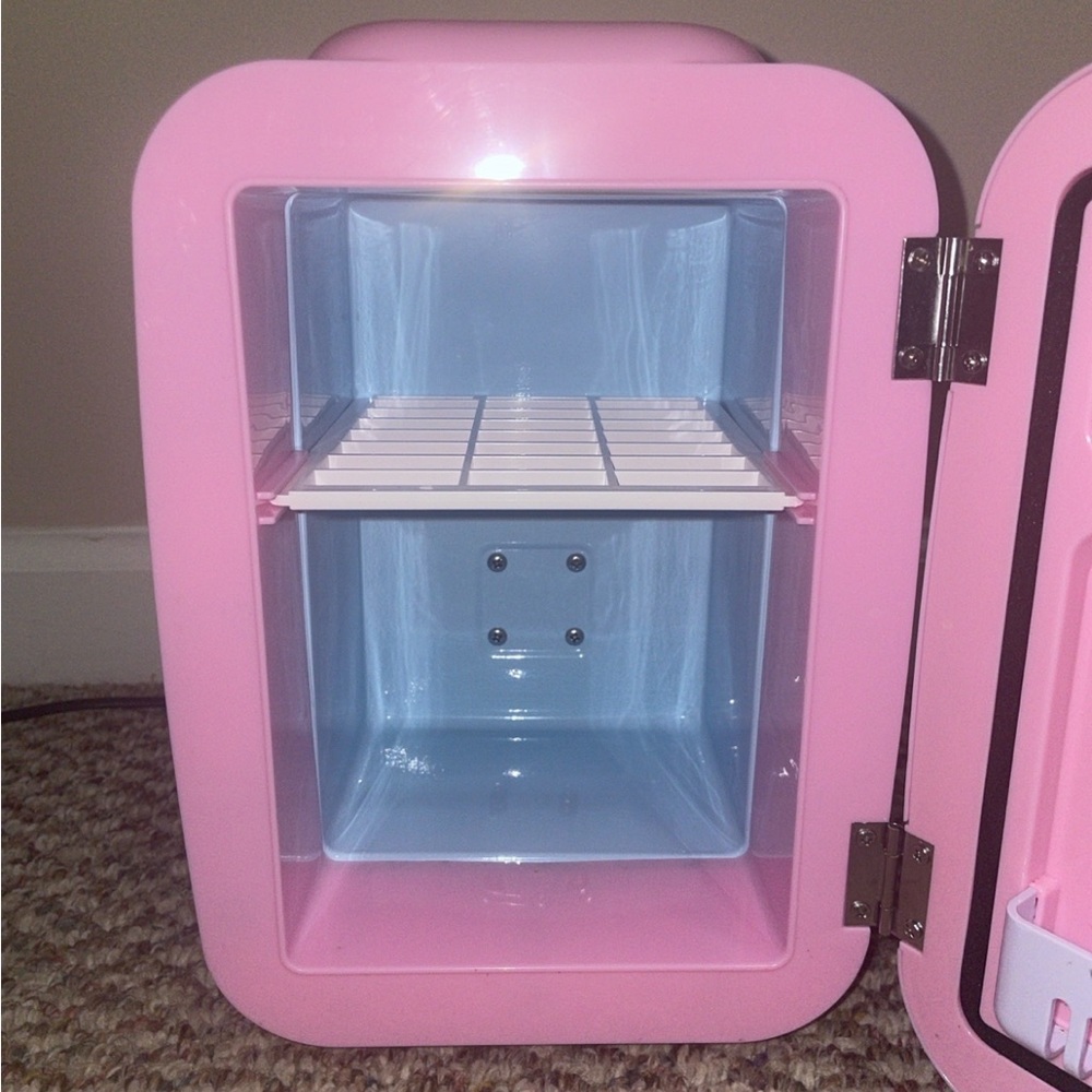 Pink Mini fridge - Picture 5 of 6